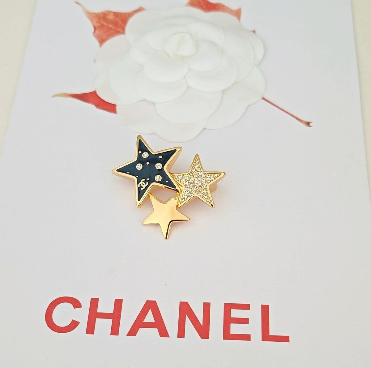 Martin Graham brooch in polished metal-tone – side detail