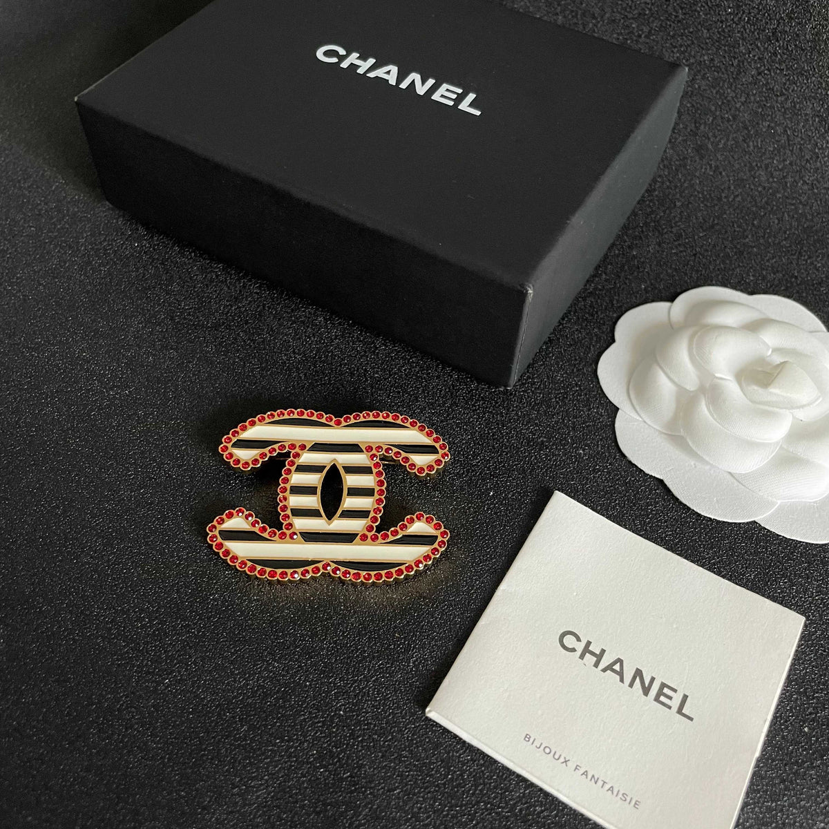 Martin Graham brooch in polished metal-tone – close-up detail