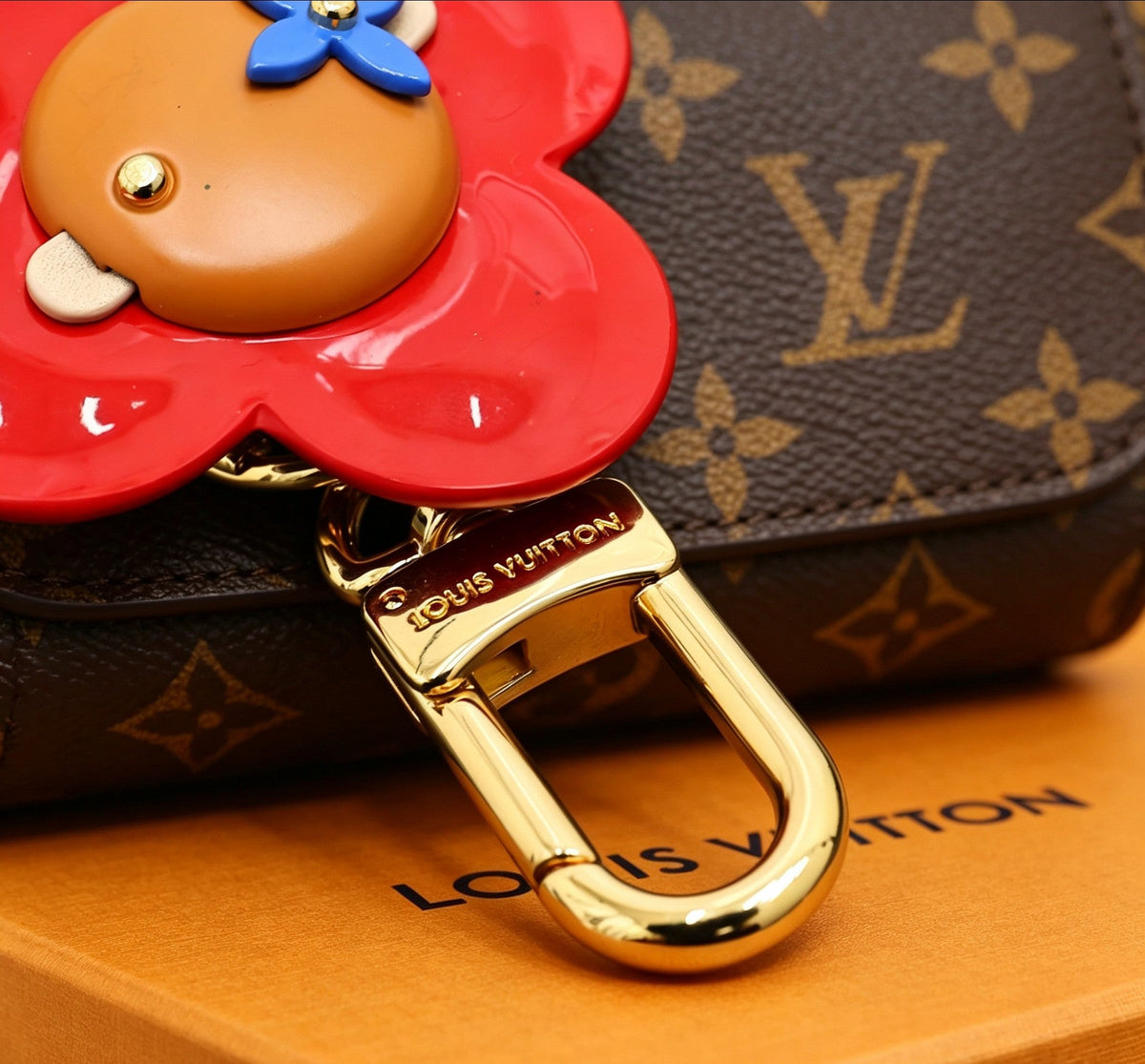 Martin Graham keychain in polished metal-tone – close-up detail