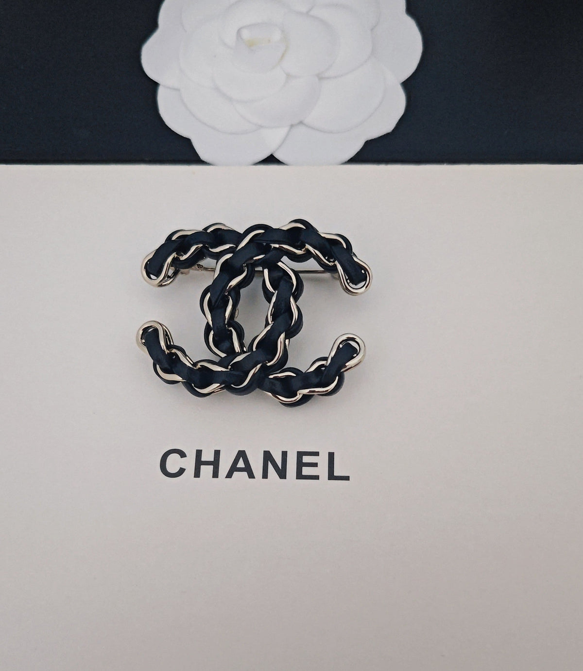 Martin Graham brooch in polished metal-tone – detail view