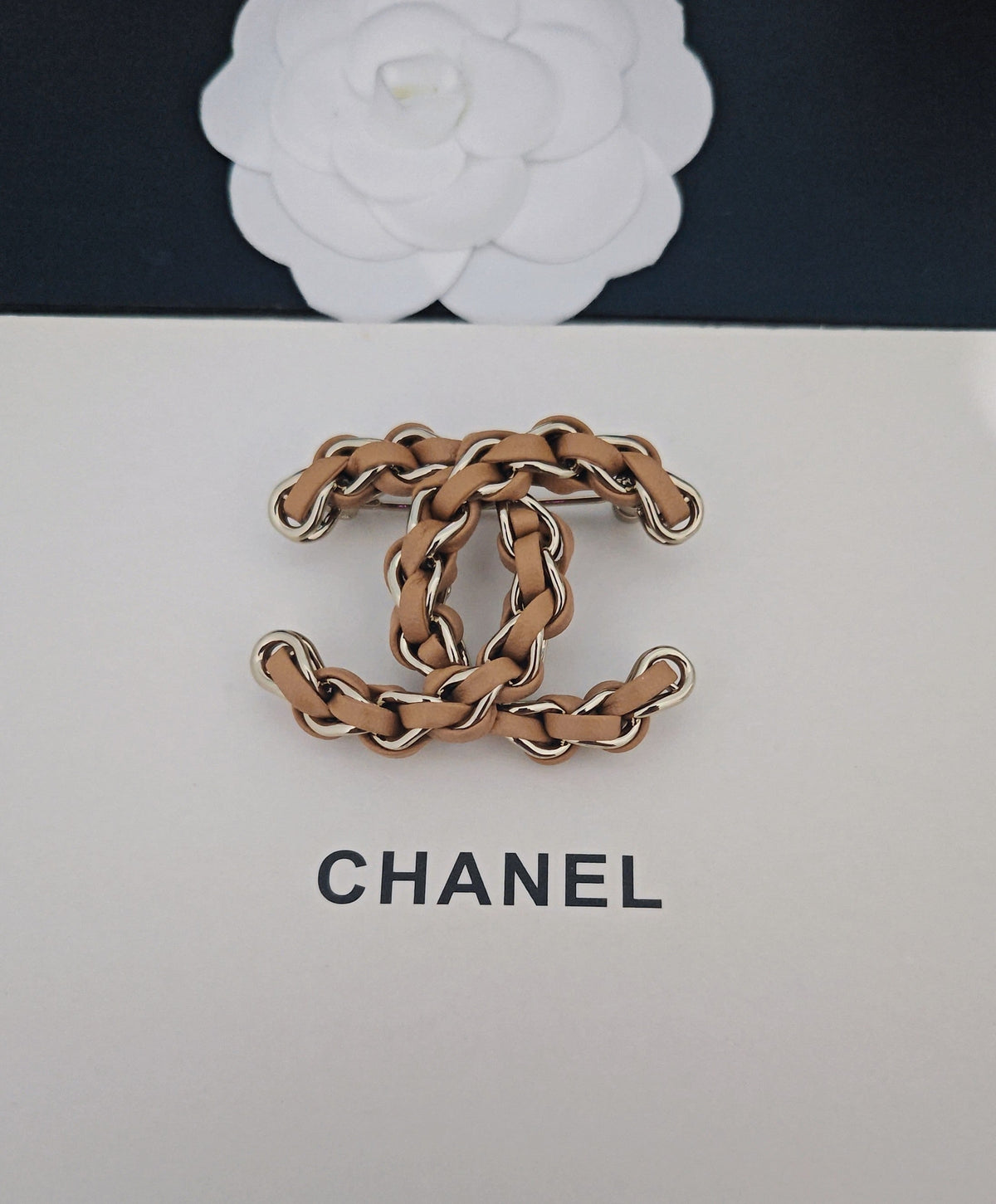 Martin Graham brooch in polished metal-tone – detail view