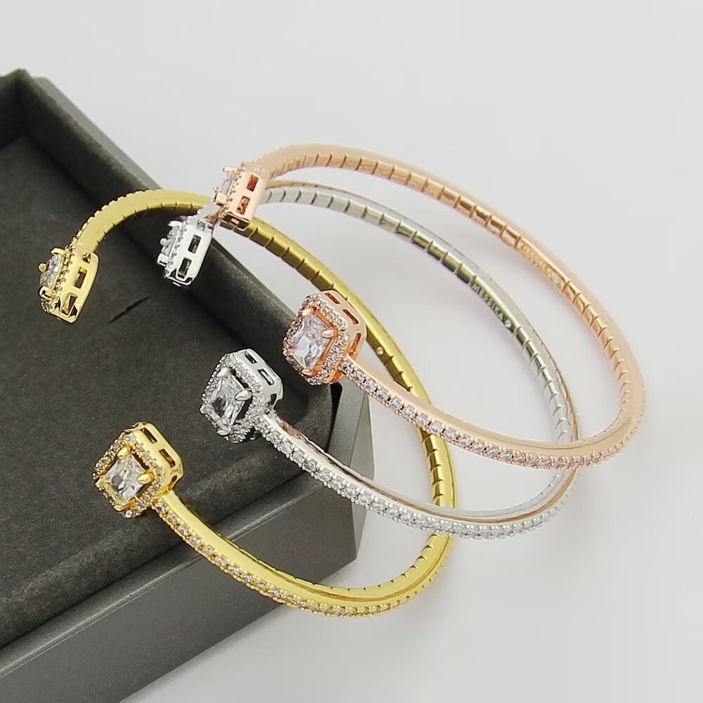 Martin Graham bangle in polished metal-tone – detail view