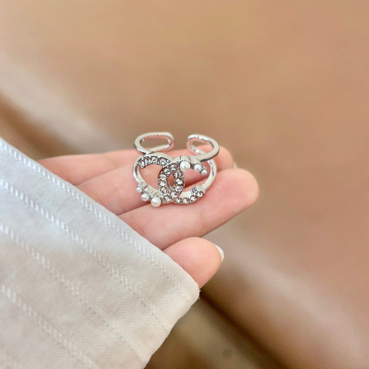 Martin Graham ring in polished metal-tone – detail view