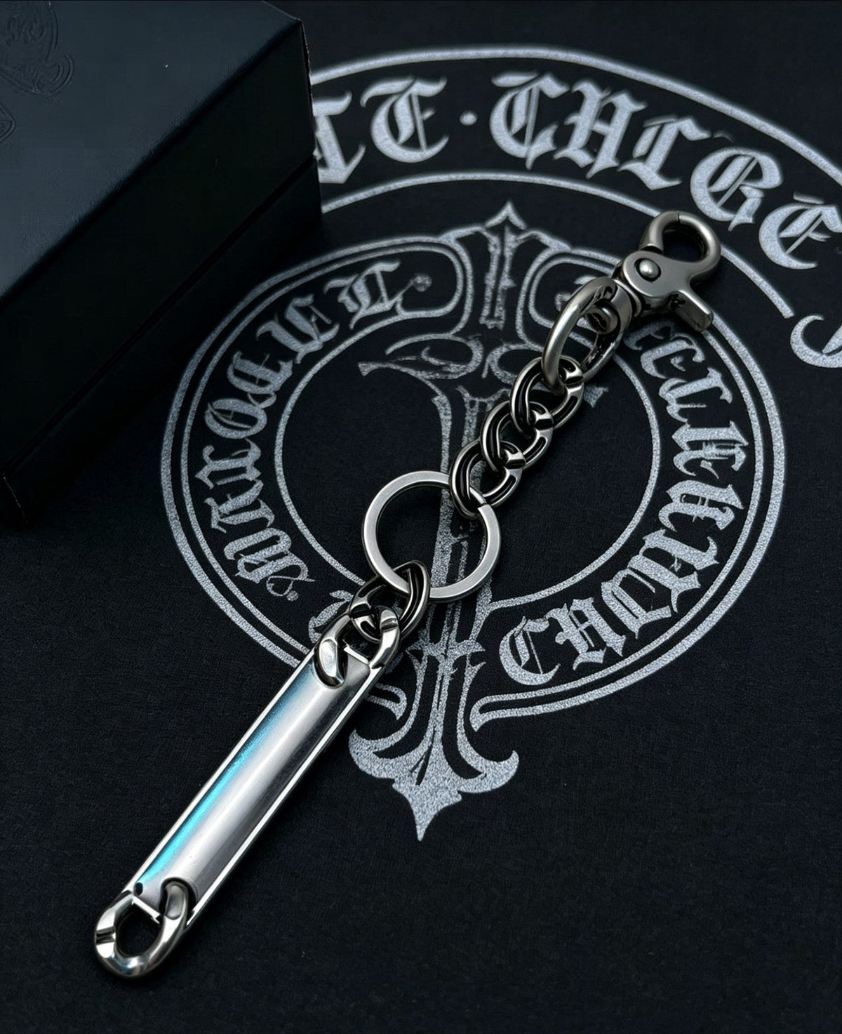 Martin Graham chain accessory in polished metal-tone – side detail