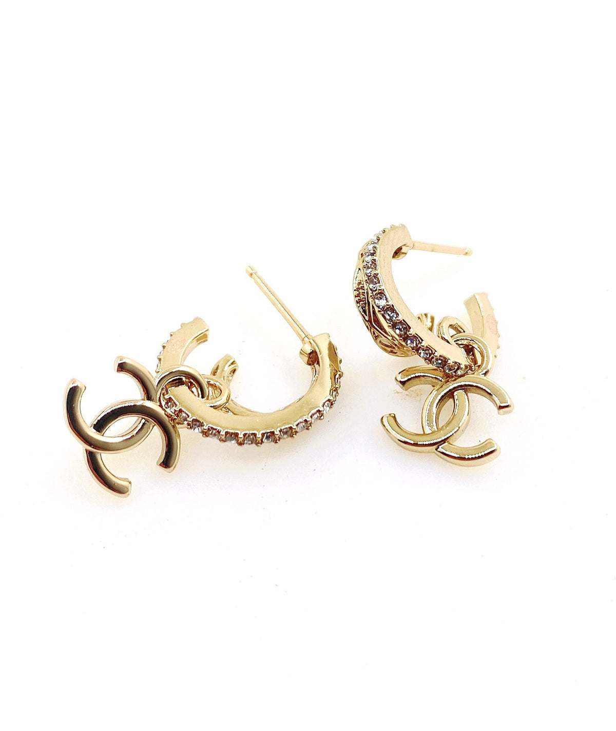 Martin Graham jewelry accessory in polished metal-tone – side detail