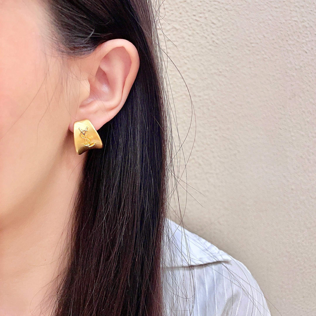 Martin Graham stud earrings in polished metal-tone – detail view