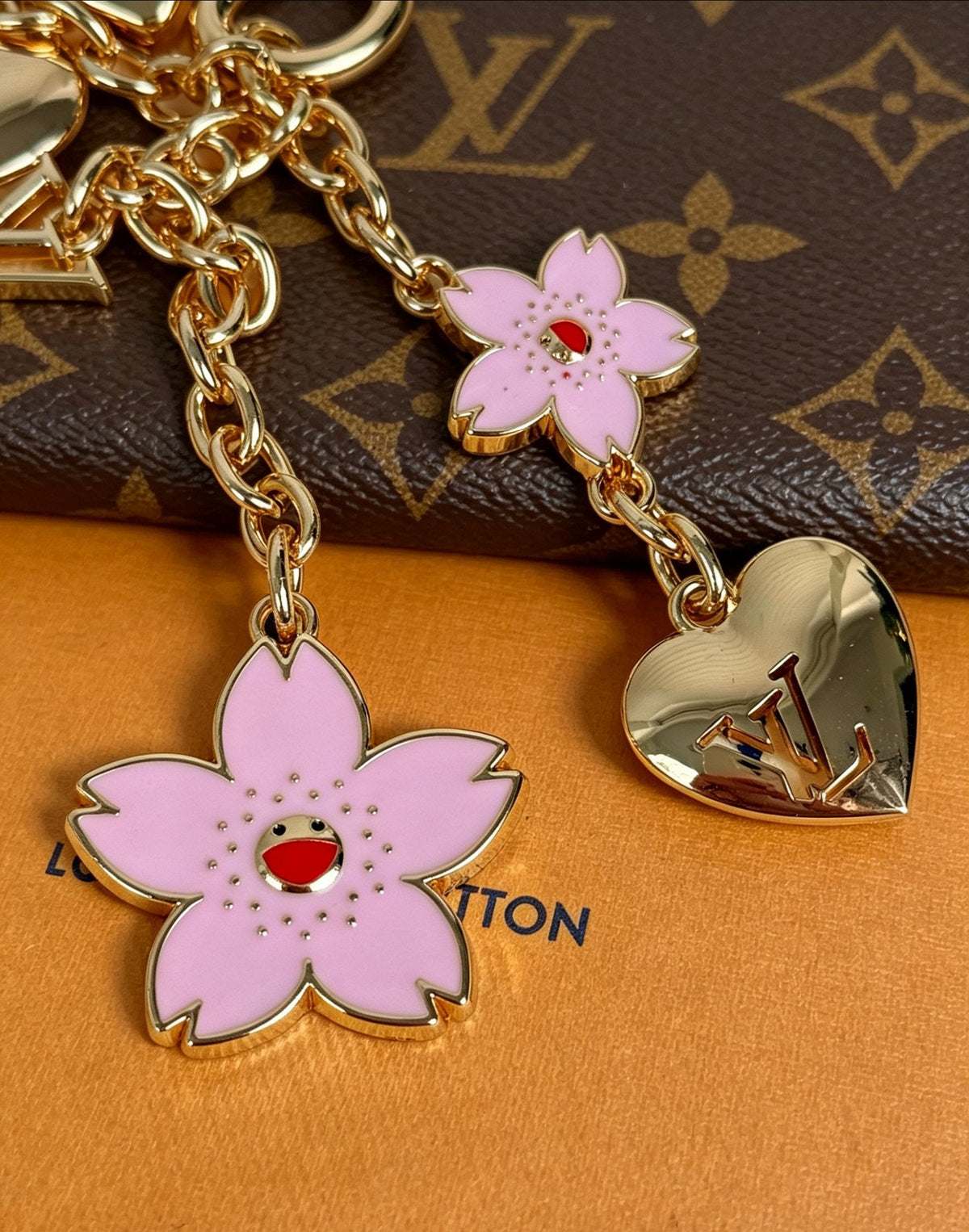 Martin Graham keychain in polished metal-tone – side detail