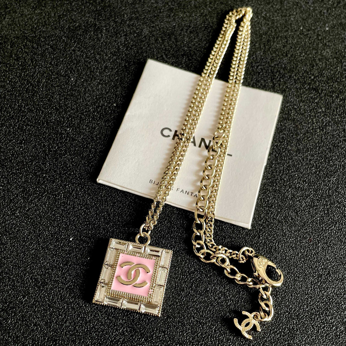 Martin Graham pendant necklace in polished metal-tone – detail view