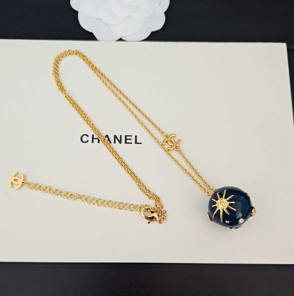 Martin Graham pendant necklace in polished metal-tone – side detail