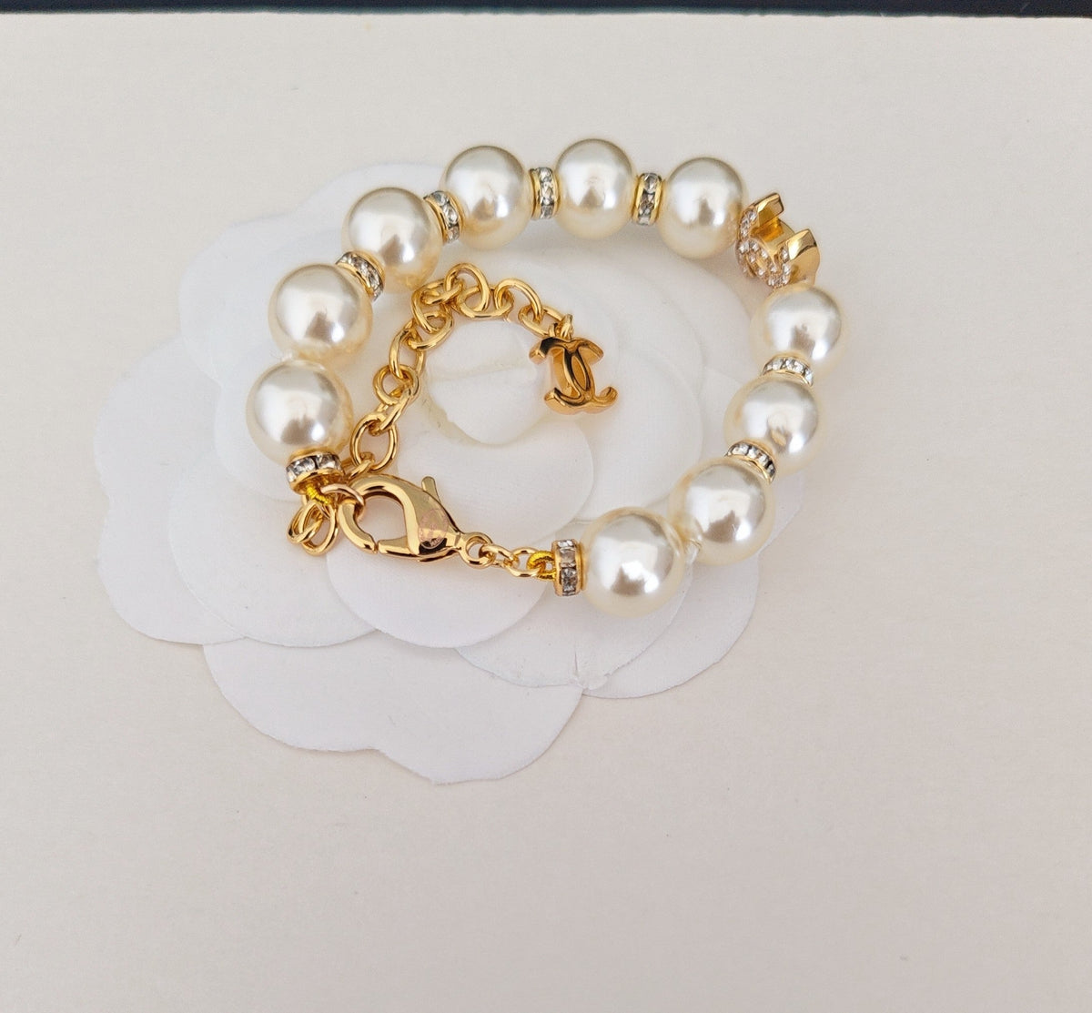 Martin Graham bracelet in polished metal-tone – detail view