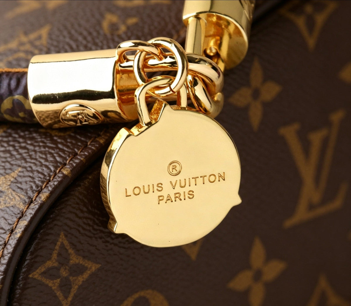 Martin Graham bracelet in polished metal-tone – close-up detail