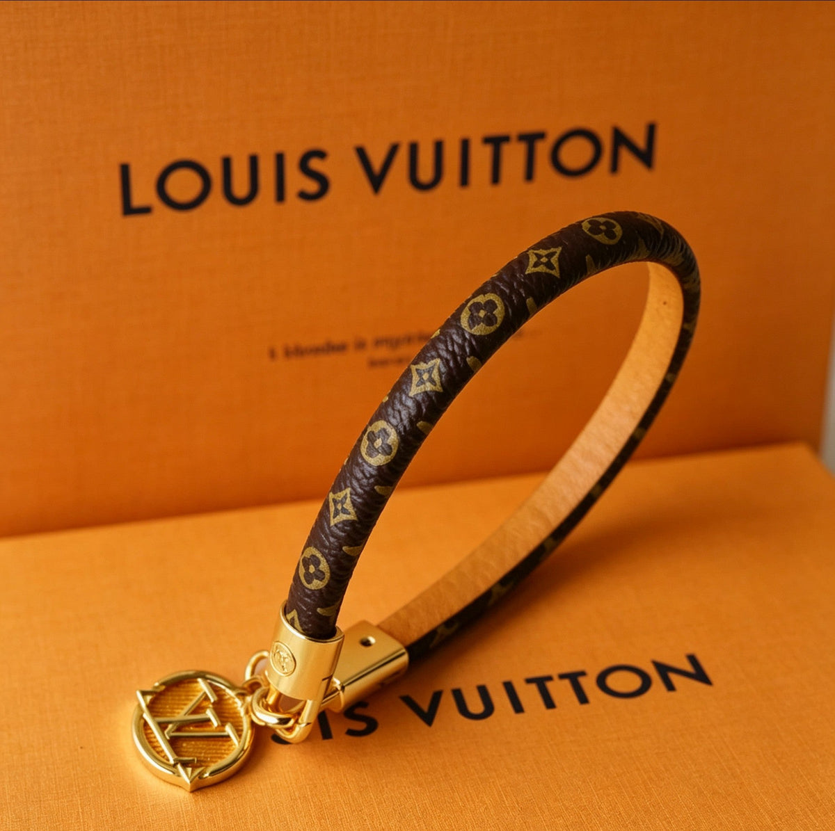 Martin Graham bracelet in polished metal-tone – detail view