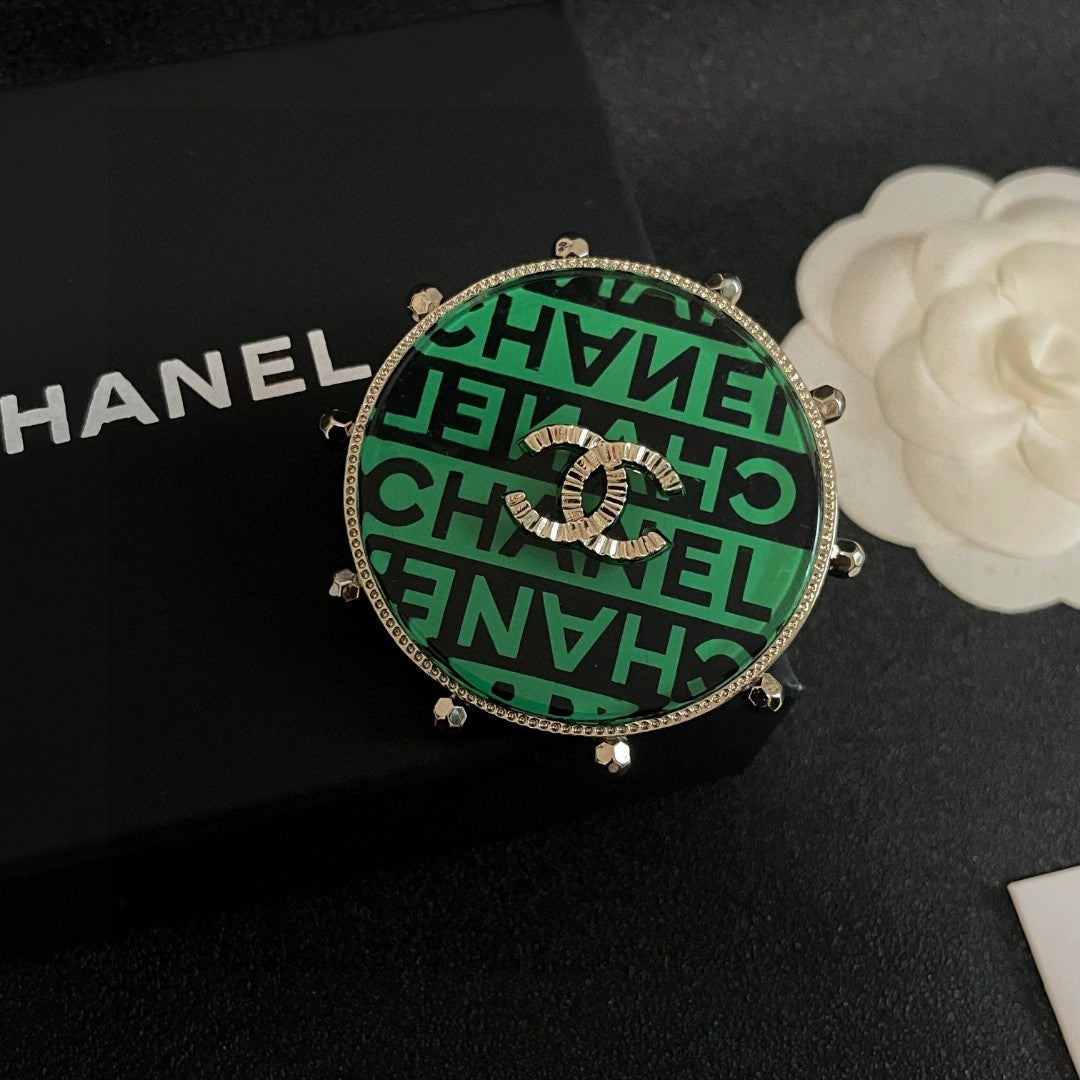 Martin Graham brooch in polished metal-tone – detail view