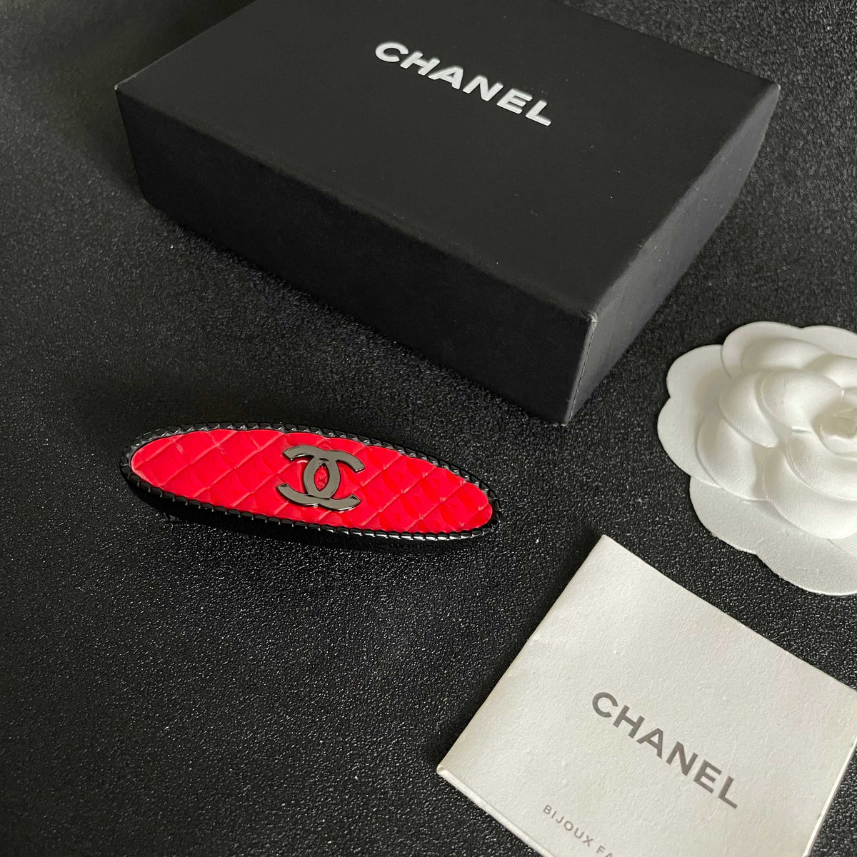 Martin Graham hair accessory in polished metal-tone – close-up detail