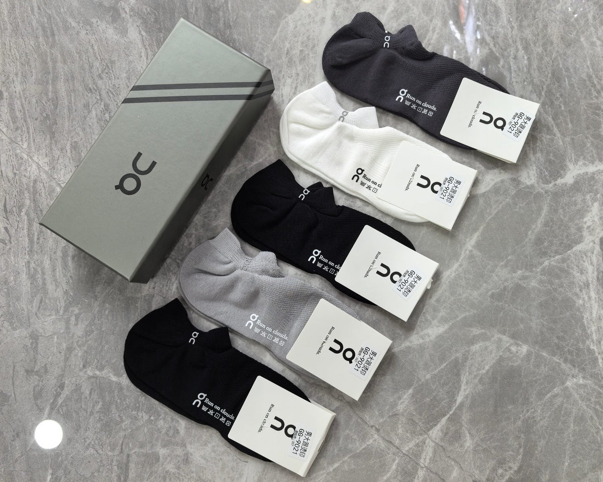 On Cotton Visible Branded Cuff Or Emblem Details No-Show Socks - 5-Pair Set