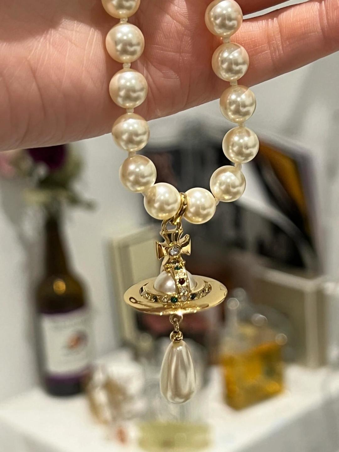 Martin Graham pendant necklace in polished metal-tone – detail view