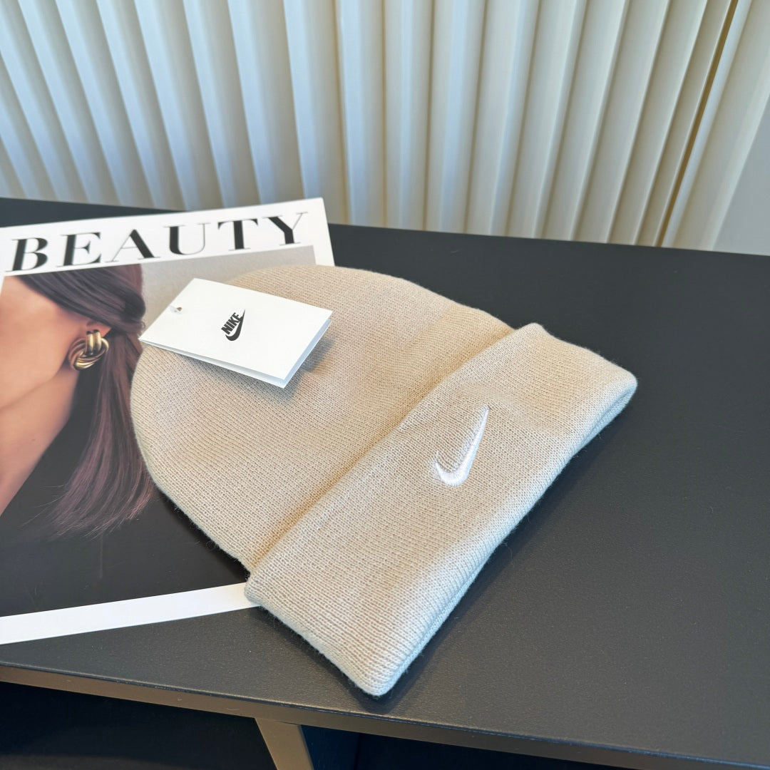 Beanie - image 3