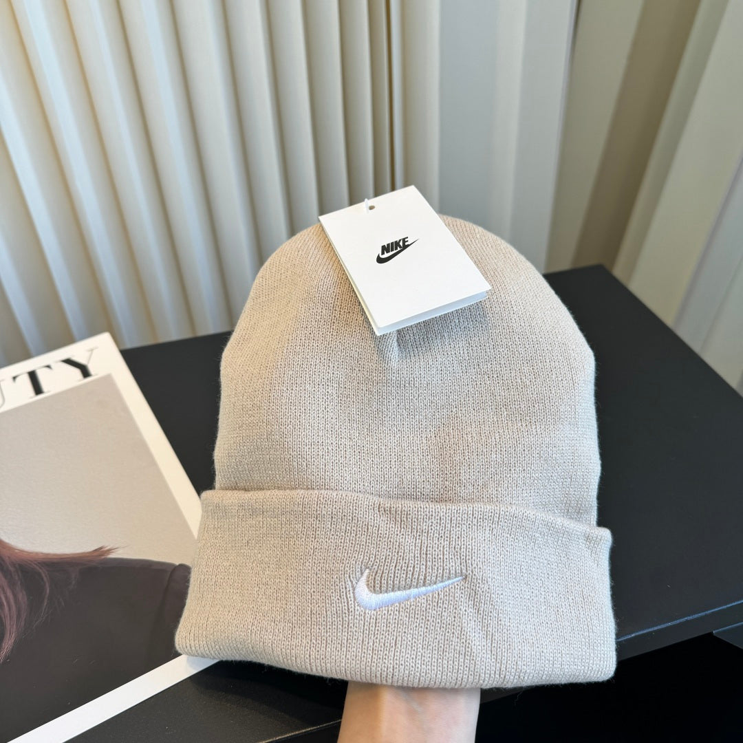 Beanie - image 4