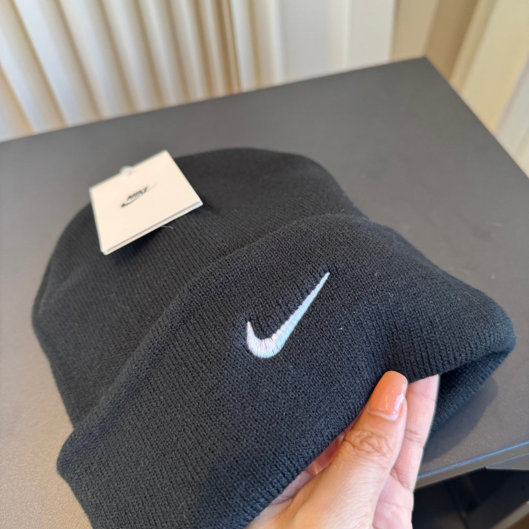 Beanie - image 5