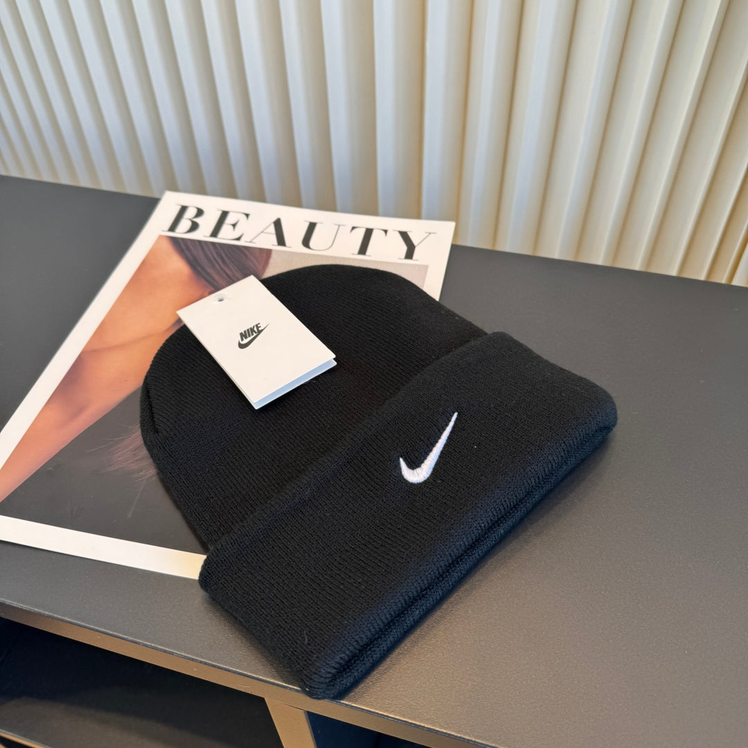 Beanie - image 3