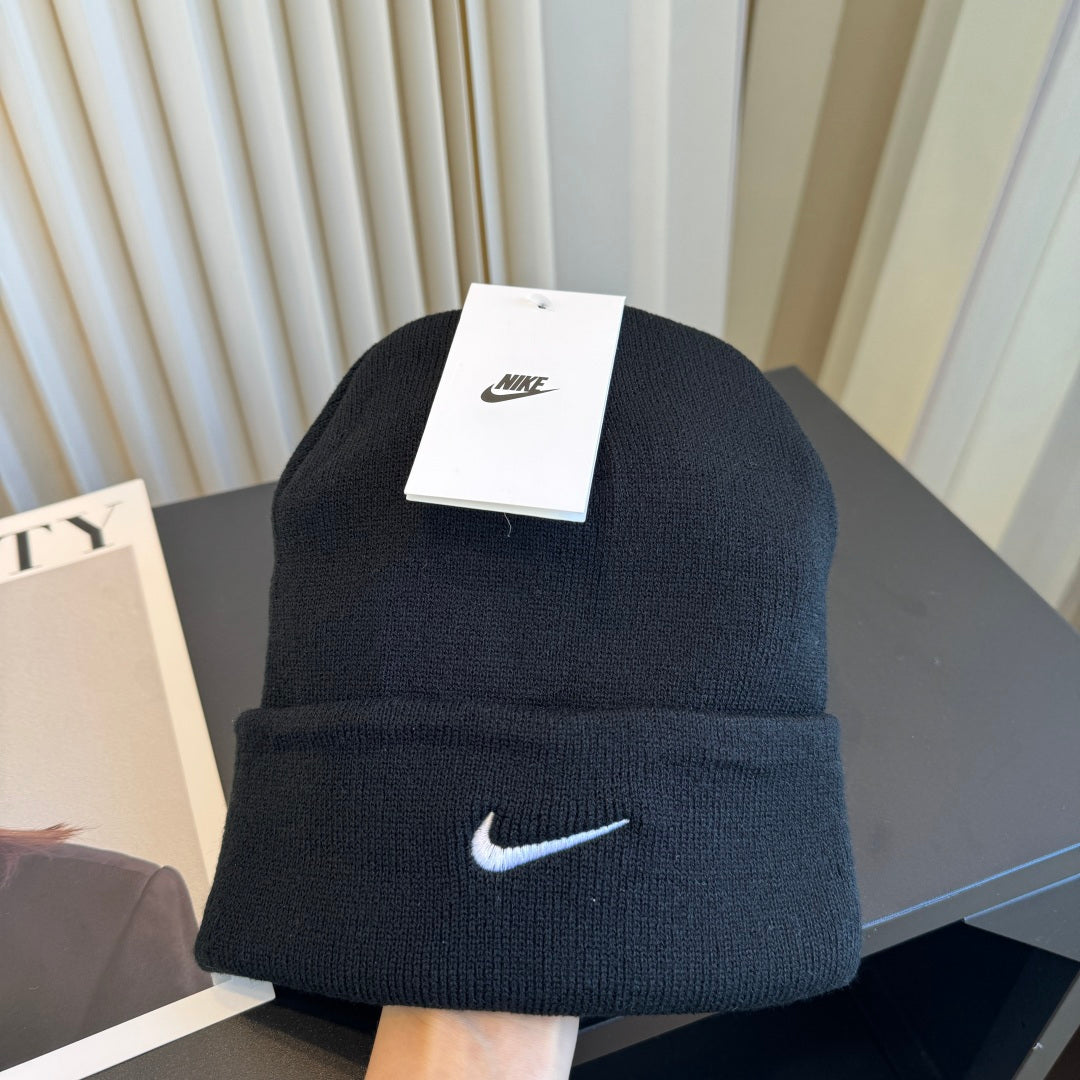 Beanie - image 4