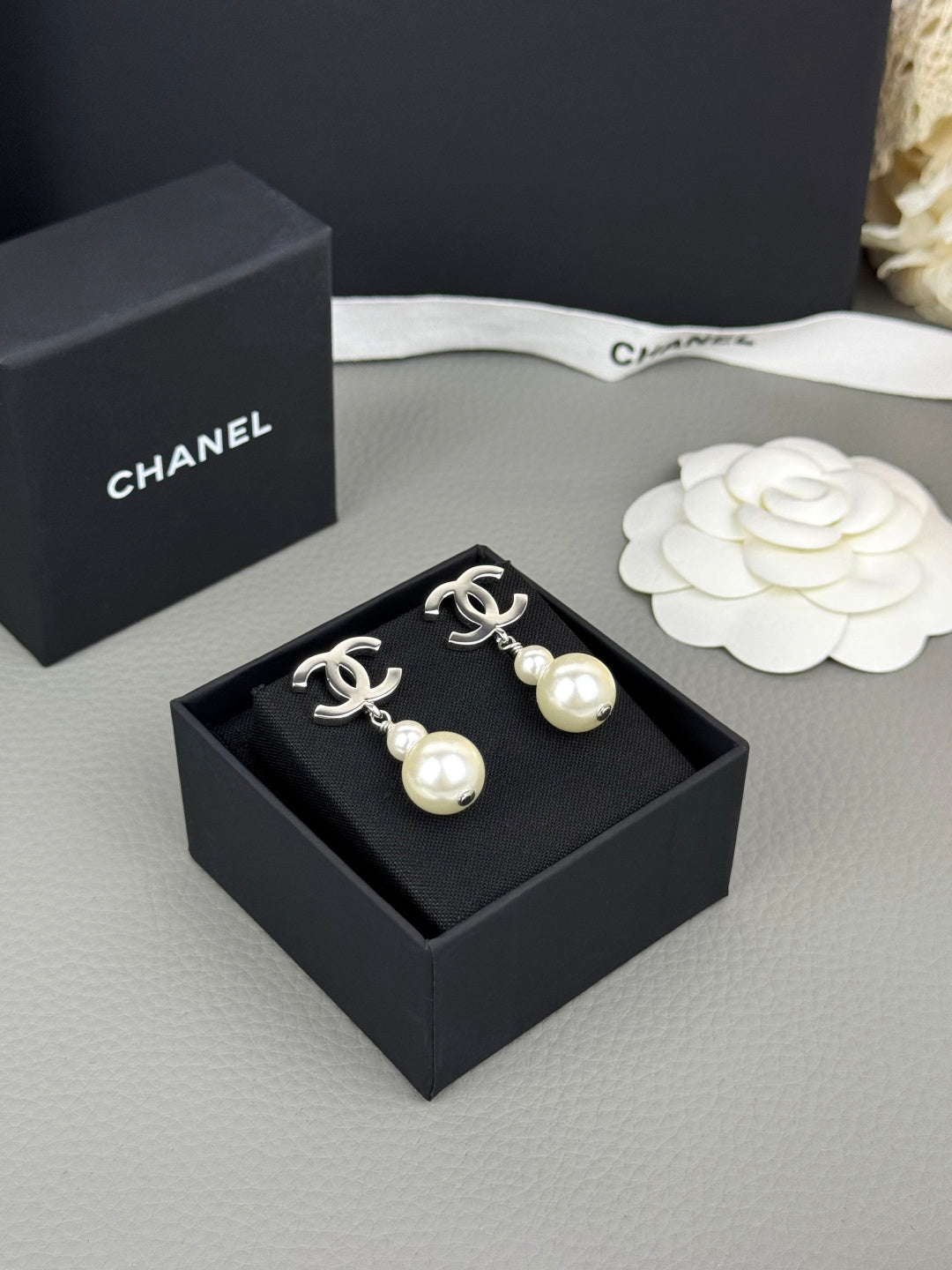 Martin Graham earrings in polished metal-tone – detail view