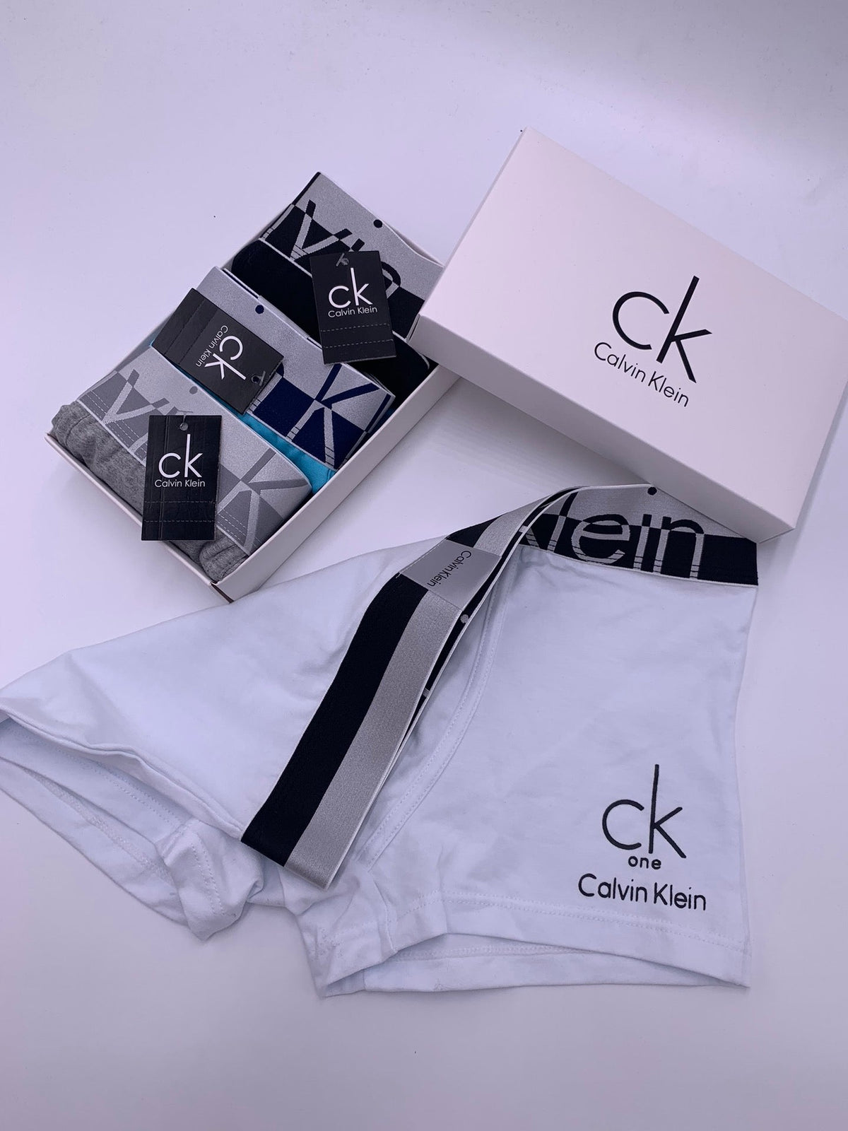 Calvin Klein Cotton Visible Colour, Waistband And Emblem Details Men's Boxer Briefs - 3-Piece Box