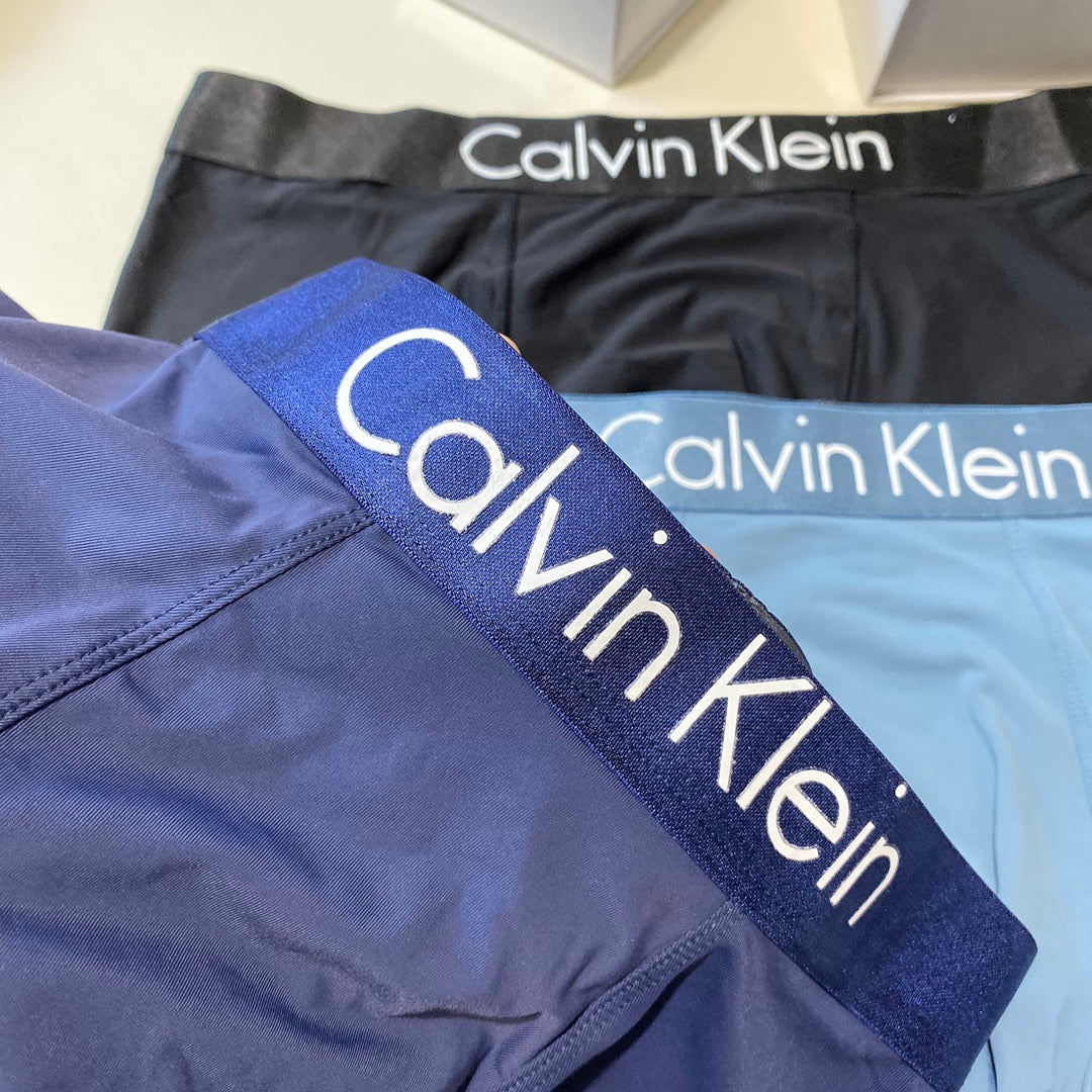 Calvin Klein Visible Waistband, Colour And Emblem Details Men's Boxer Briefs - 3-Piece Box