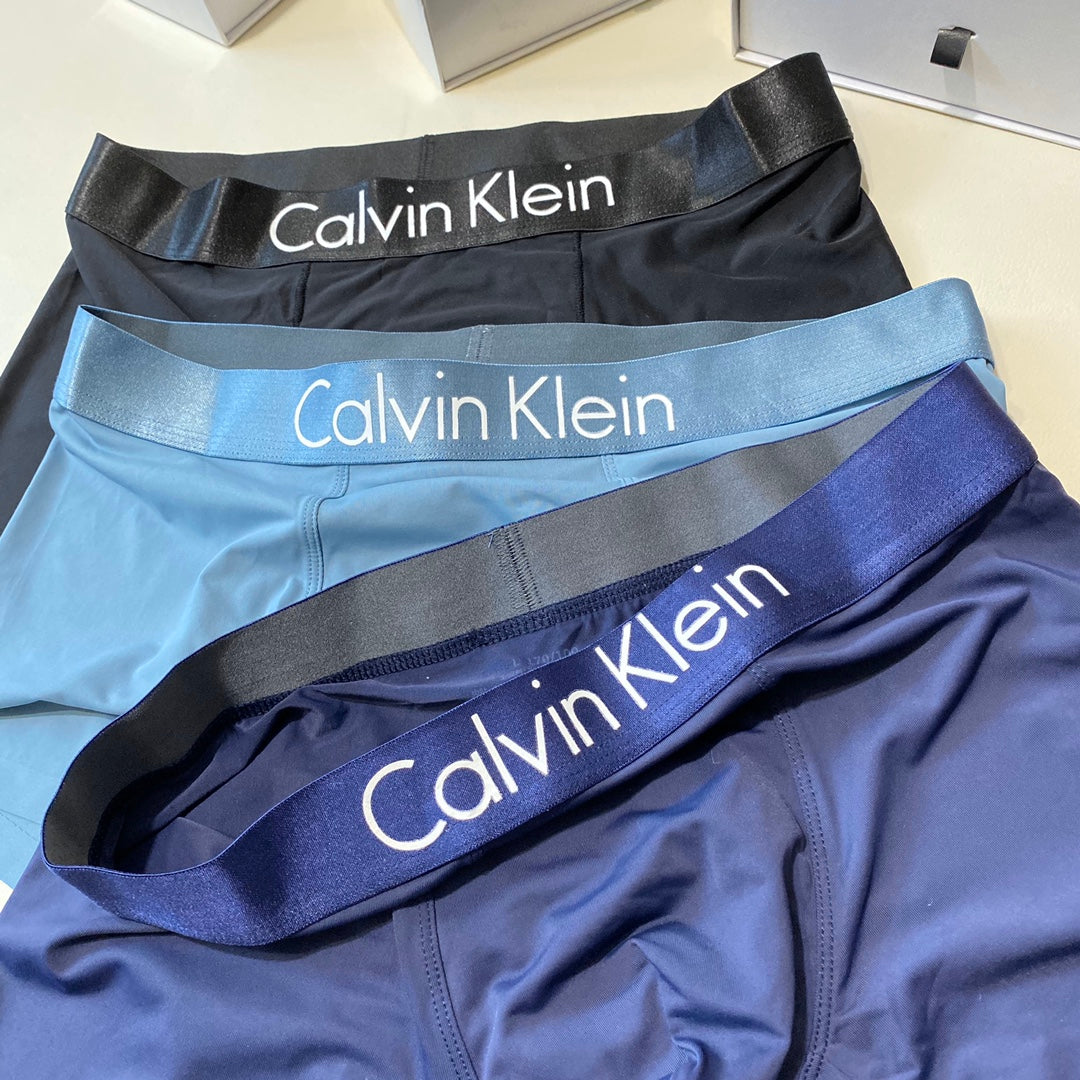 Calvin Klein Visible Waistband, Colour And Emblem Details Men's Boxer Briefs - 3-Piece Box