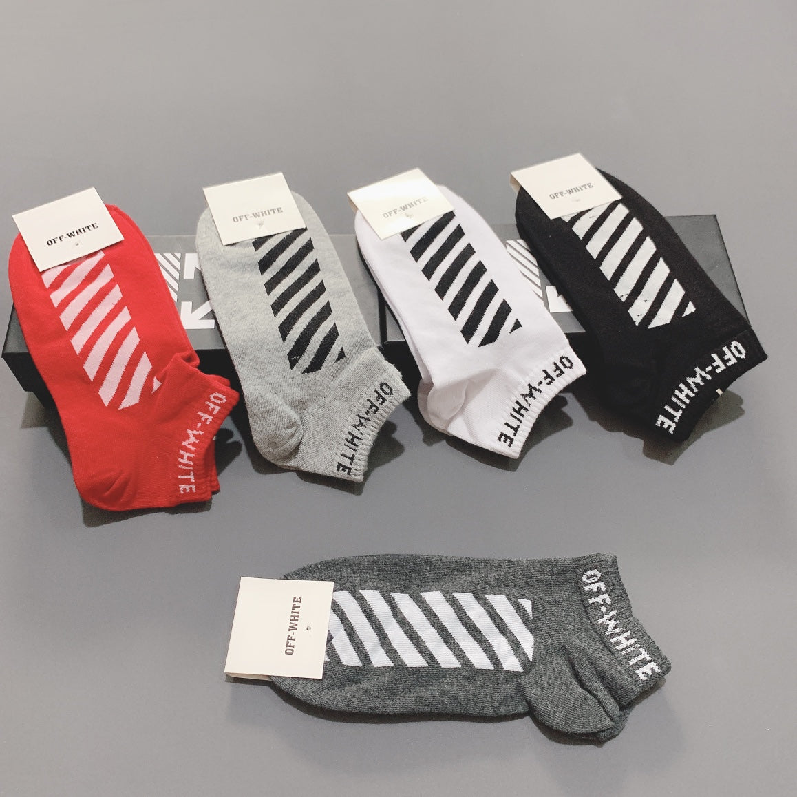 Off-White Cotton Diagonal Graphic Details Ankle Socks