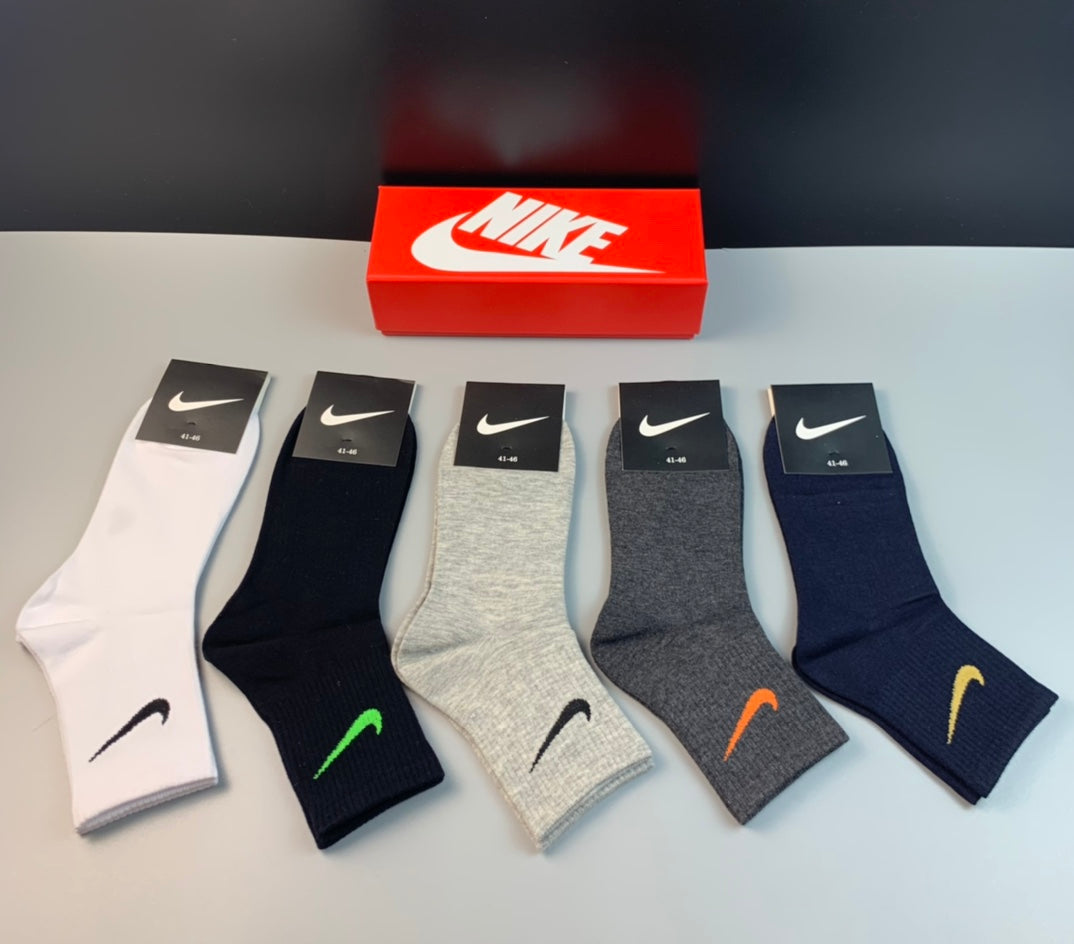 Nike Cotton Visible Logo, Stripe Or Motif Details Crew Socks