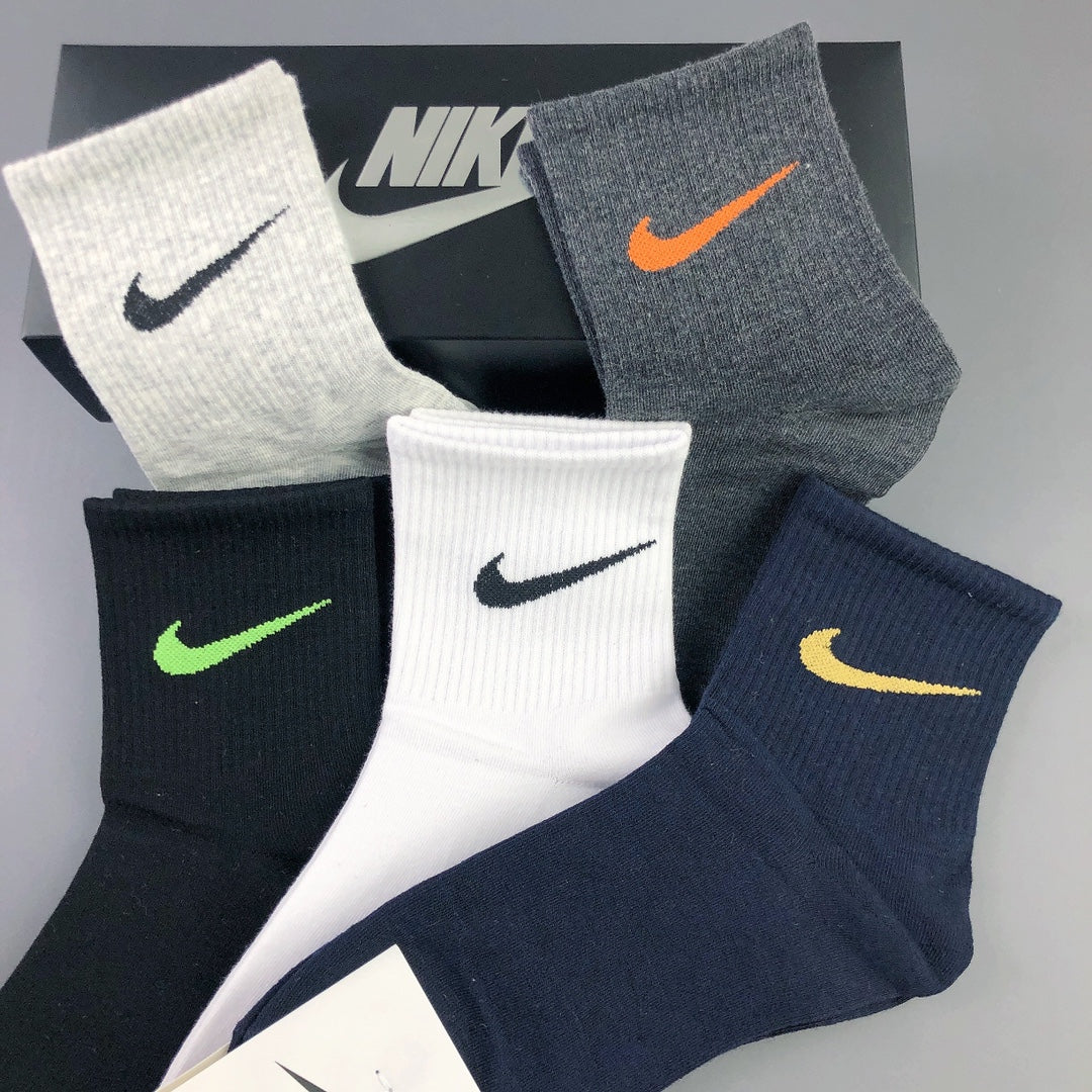 Nike Cotton Visible Colour, Cuff And Emblem Details Crew Socks - 5-Pair Set