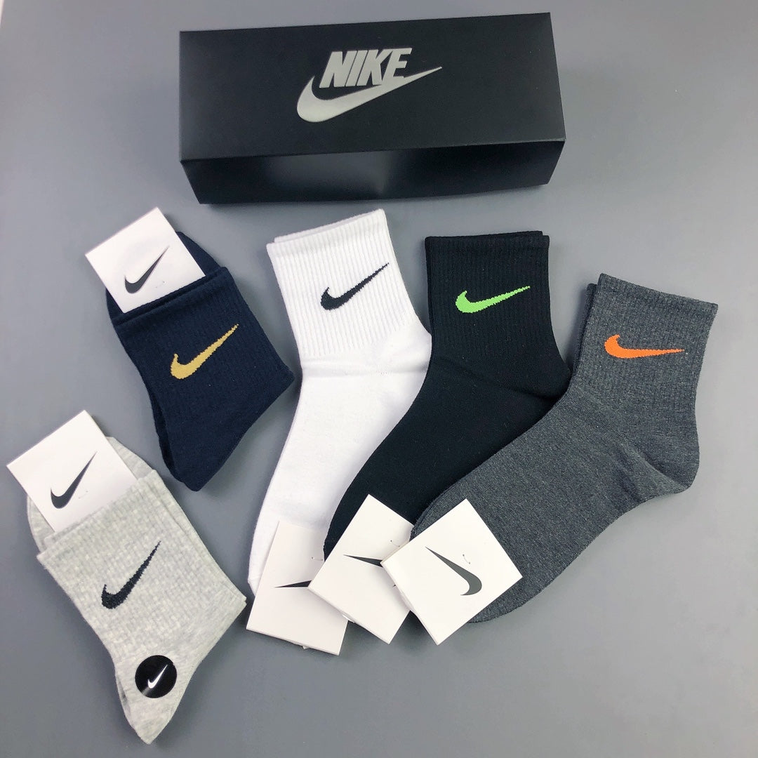 Nike Cotton Visible Colour, Cuff And Emblem Details Crew Socks - 5-Pair Set