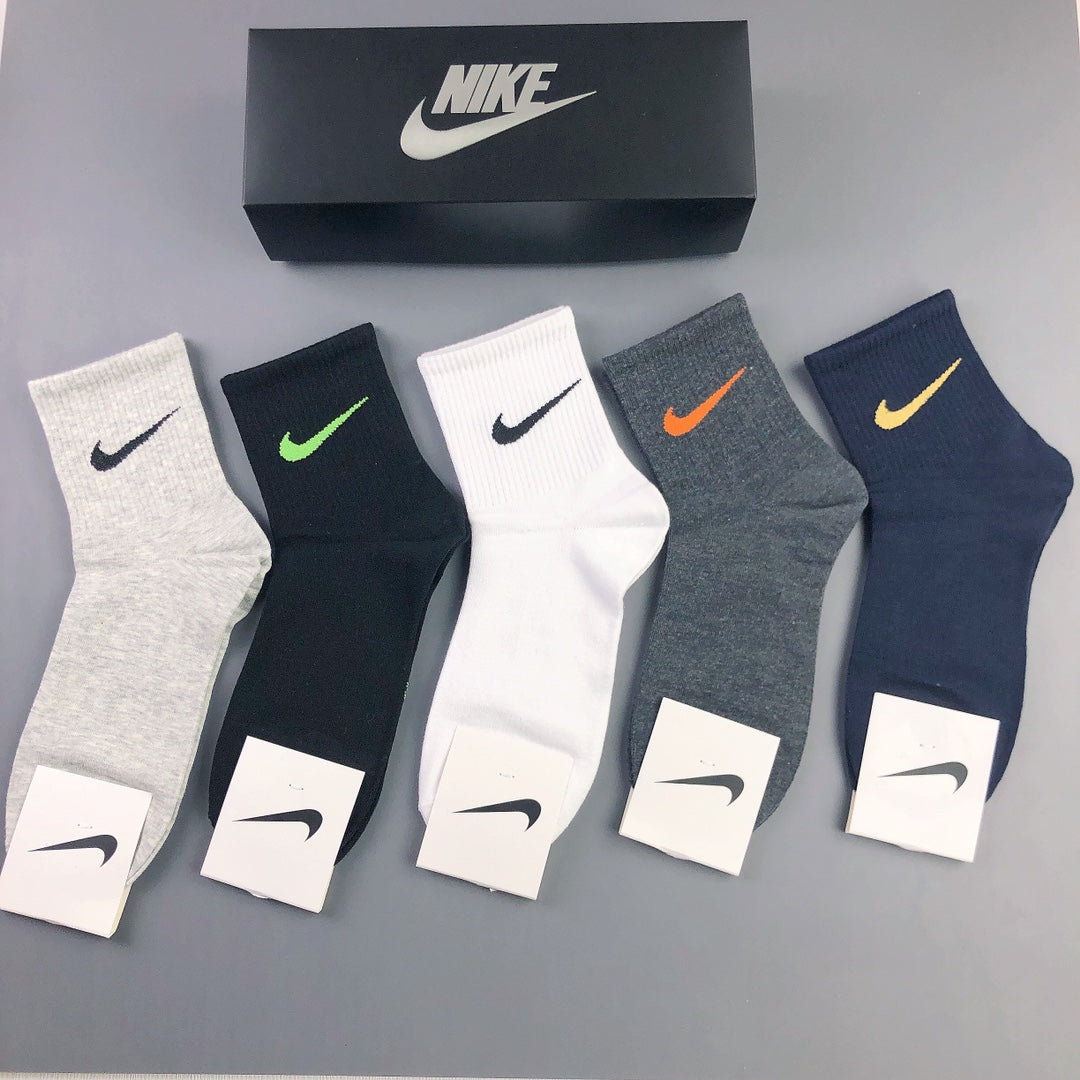 Nike Cotton Visible Colour, Cuff And Emblem Details Crew Socks - 5-Pair Set