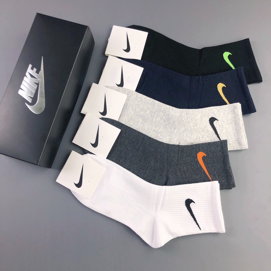 Nike Cotton Visible Colour, Cuff And Emblem Details Crew Socks - 5-Pair Set
