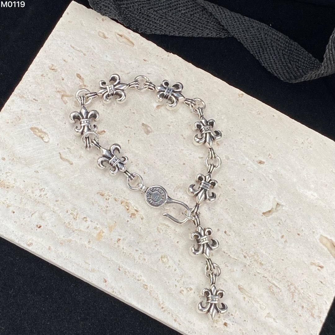 Martin Graham bracelet in polished metal-tone – close-up detail