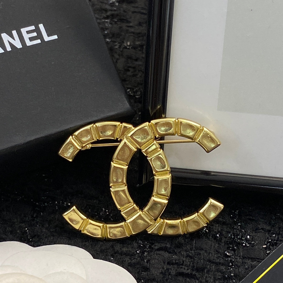 Martin Graham brooch in polished metal-tone – side detail