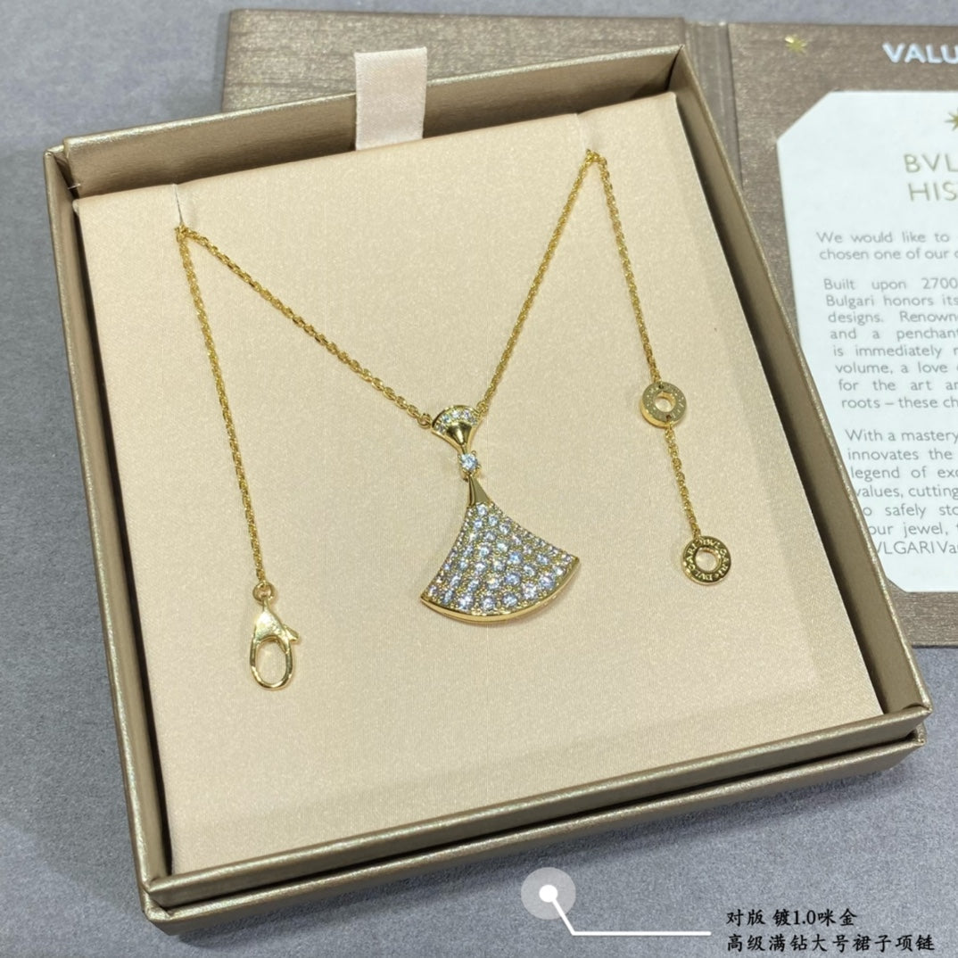 Martin Graham pendant necklace in polished metal-tone – close-up detail