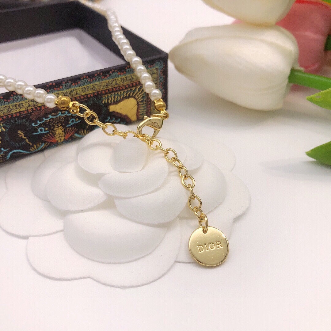 Martin Graham pendant necklace in polished metal-tone – close-up detail