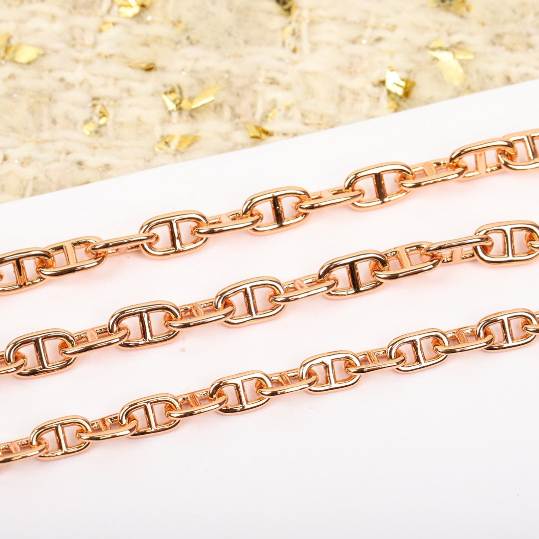 Martin Graham bracelet in polished metal-tone – close-up detail
