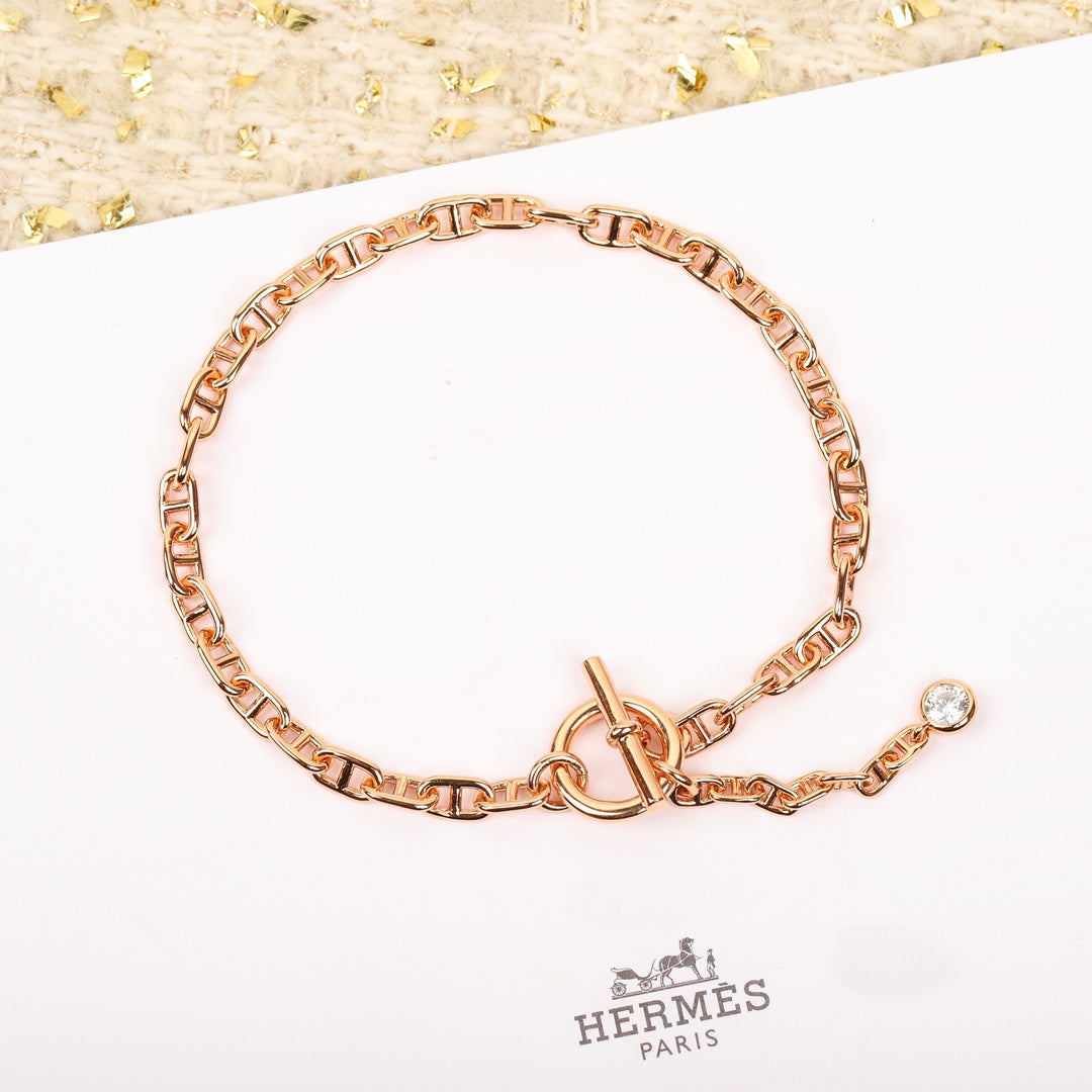 Martin Graham bracelet in polished metal-tone – detail view