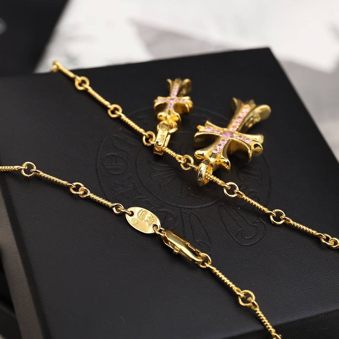 Martin Graham pendant necklace in polished metal-tone – detail view