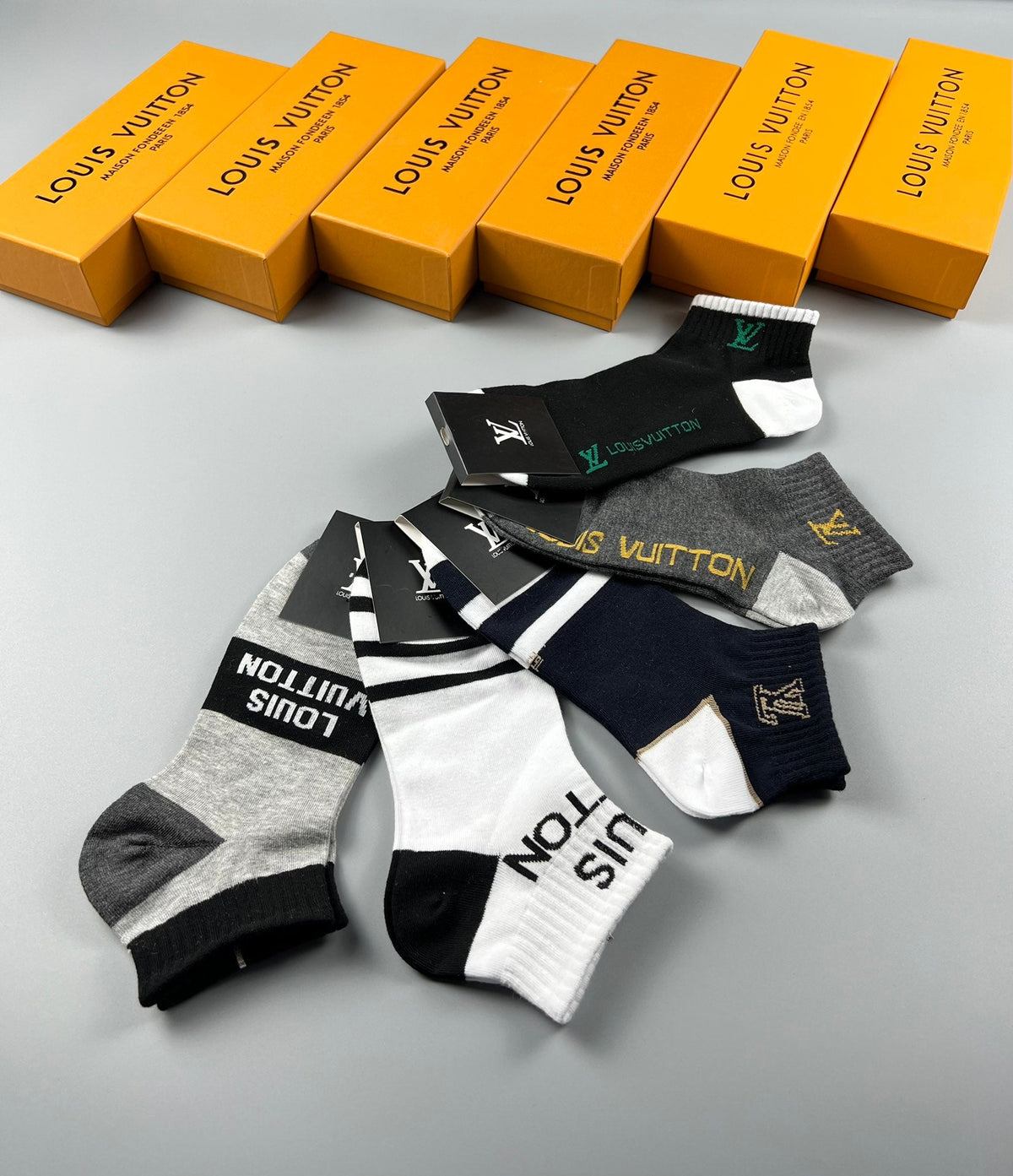 Louis Vuitton Visible Branded Cuff Or Emblem Details No-Show Socks - 5-Pair Set