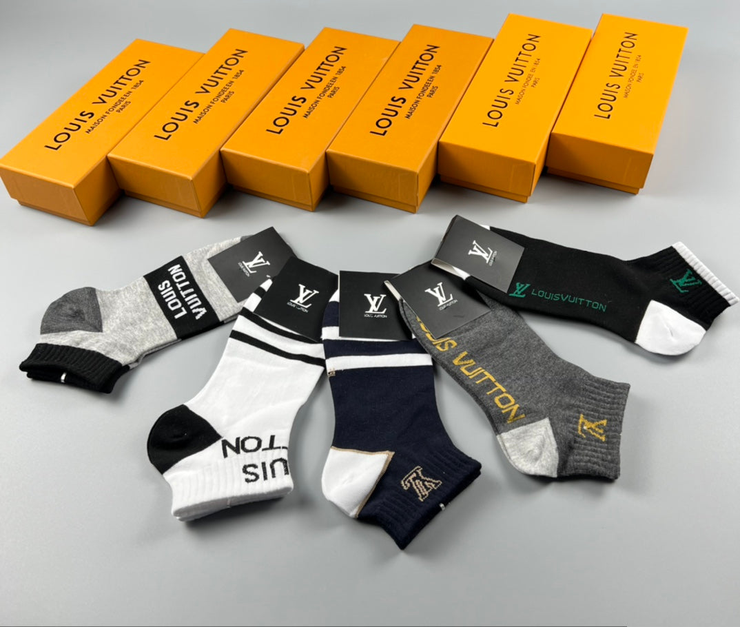 Louis Vuitton Mixed Wordmark And Initial Details Ankle Socks