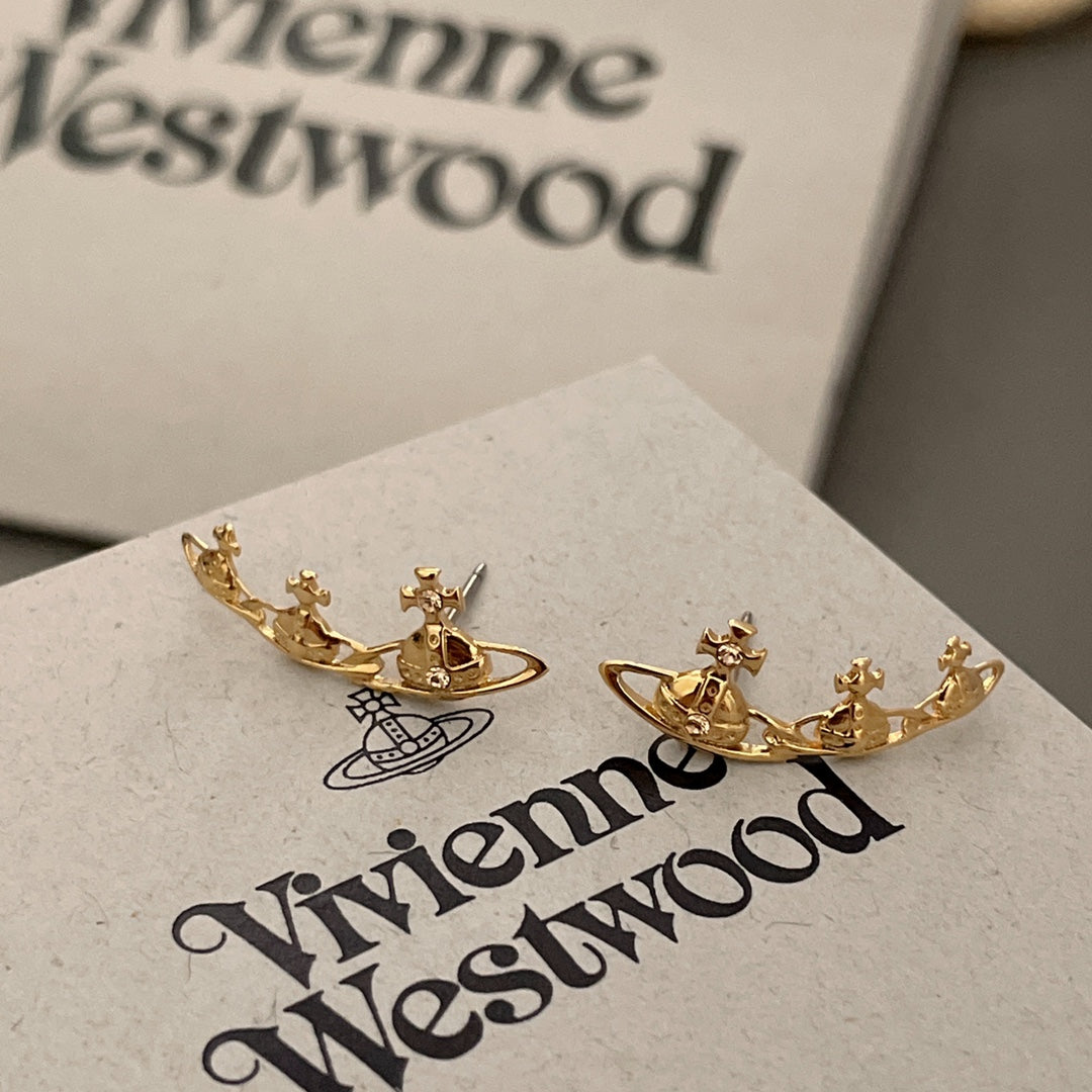 Martin Graham stud earrings in polished metal-tone – detail view