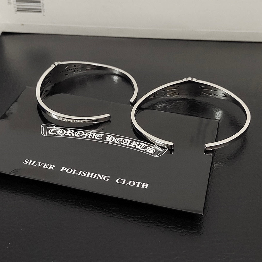Martin Graham bracelet in polished metal-tone – front product view