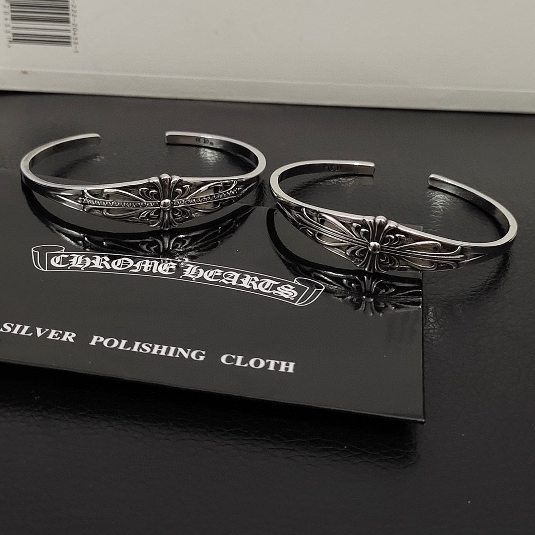 Martin Graham bracelet in polished metal-tone – detail view