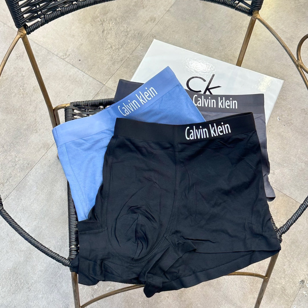 Calvin Klein Visible Waistband, Colour And Emblem Details Men's Boxer Briefs - 3-Piece Box