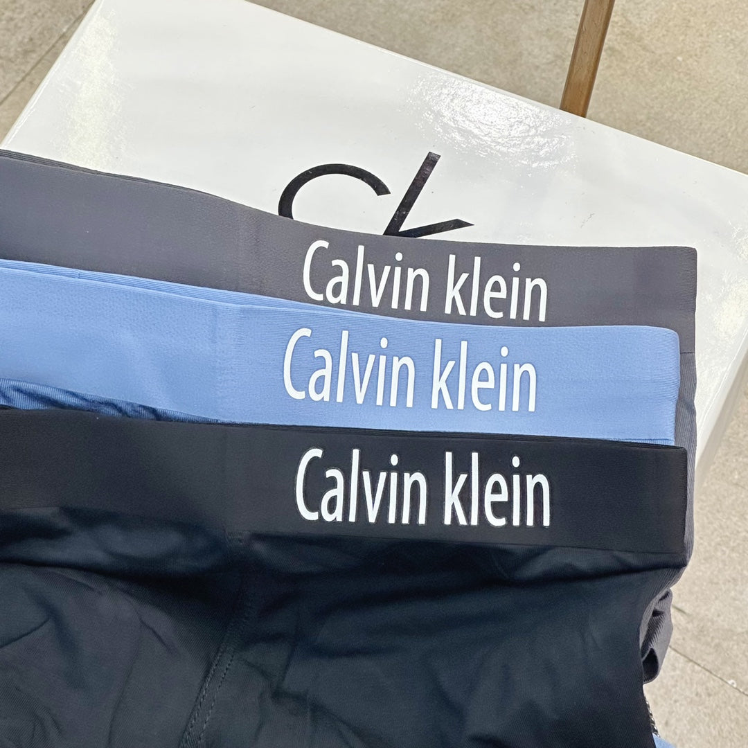Calvin Klein Visible Waistband, Colour And Emblem Details Men's Boxer Briefs - 3-Piece Box