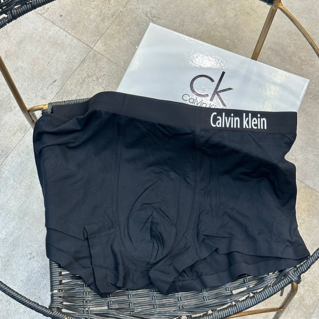 Calvin Klein Visible Waistband, Colour And Emblem Details Men's Boxer Briefs - 3-Piece Box